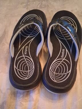 Reebok Black and White Women's Thong Sandals Size 9